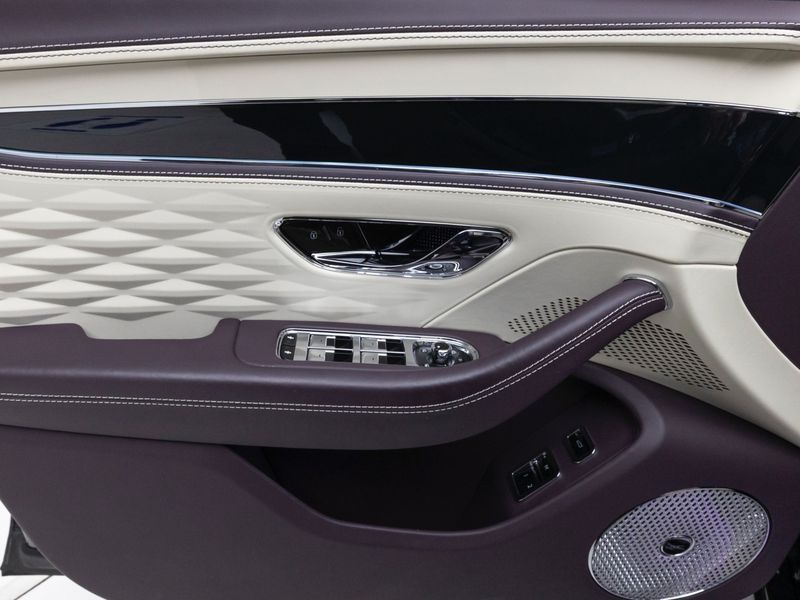 2024 Bentley Flying Spur 4.0 Azure photo 13