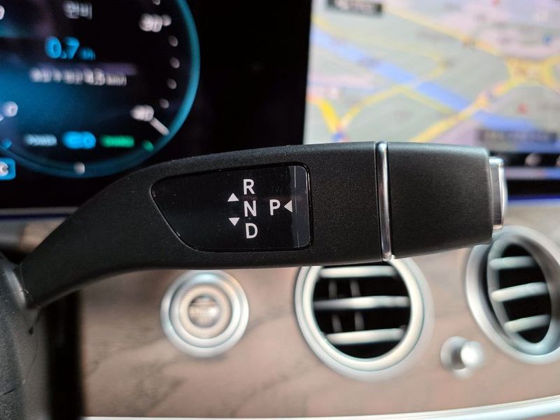 2023 Mercedes-Benz E-Class E220d 4MATIC Exclusive photo 9