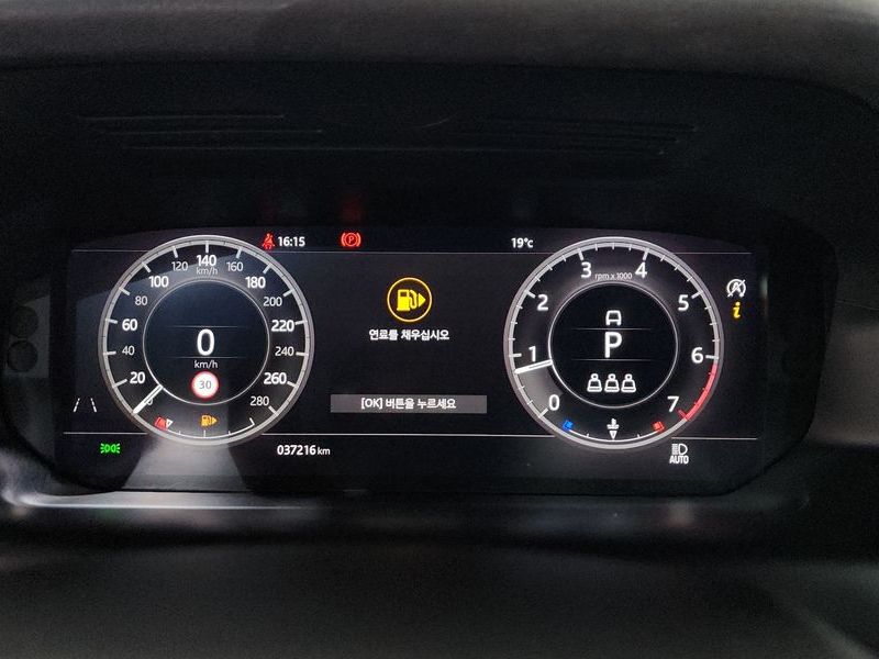 2020 Land Rover Discovery Sport P250 SE photo 8