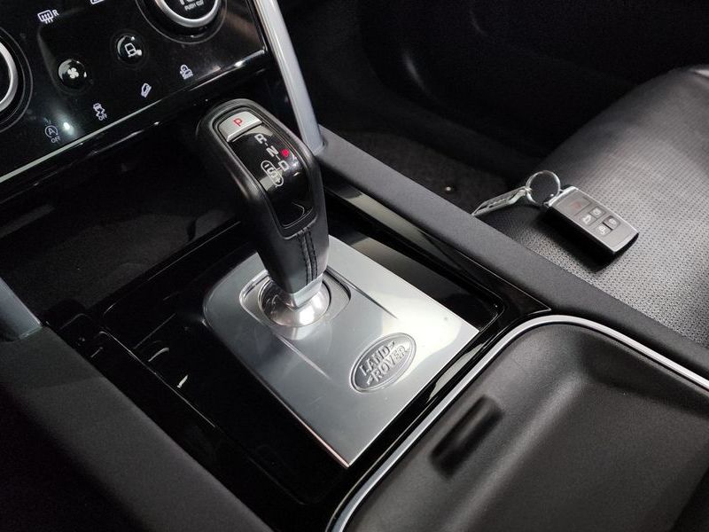2020 Land Rover Discovery Sport P250 SE photo 9