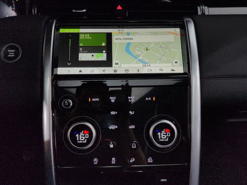 2020 Land Rover Discovery Sport P250 SE photo 13
