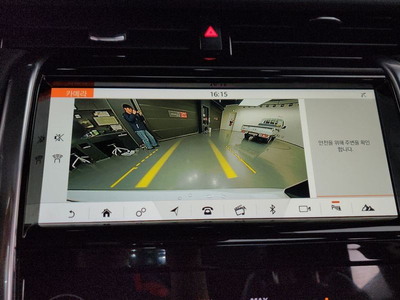 2020 Land Rover Discovery Sport P250 SE photo 14