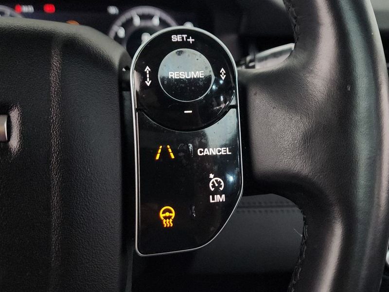 2020 Land Rover Discovery Sport P250 SE photo 16