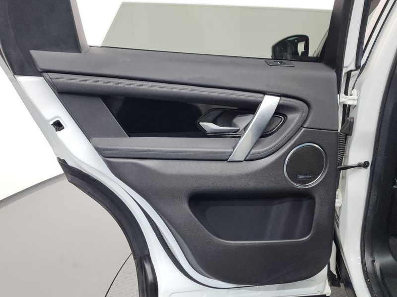 2020 Land Rover Discovery Sport P250 SE photo 25