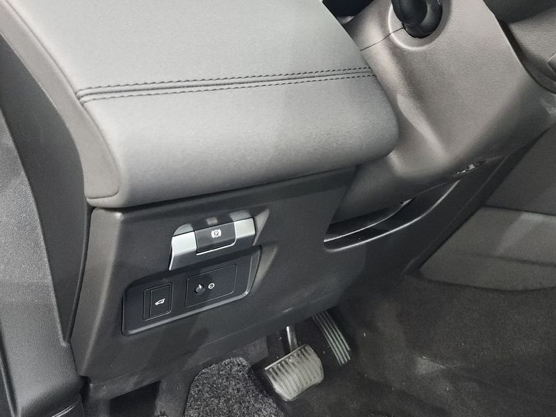 2020 Land Rover Discovery Sport P250 SE photo 30