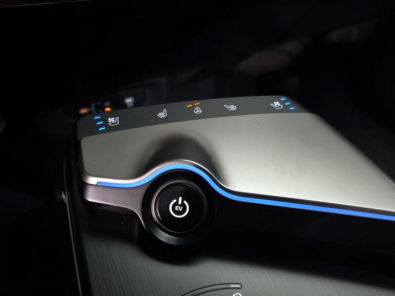 2025 Kia 더 뉴 EV6 Long Range 4WD Air photo 16