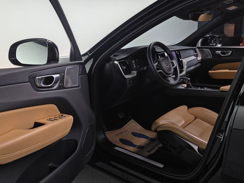 2020 Volvo XC60 T6 Inscription photo 10