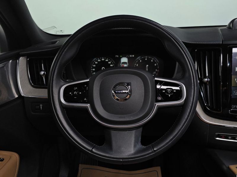 2020 Volvo XC60 T6 Inscription photo 13