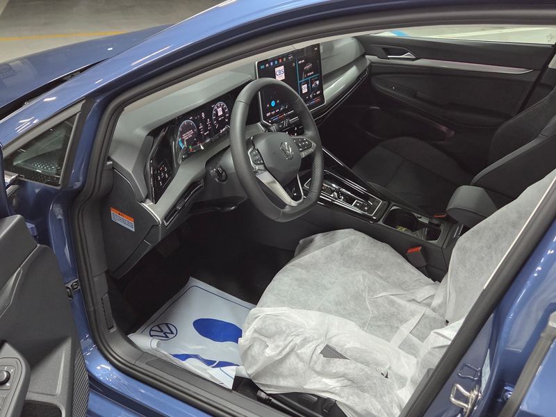 2026 Volkswagen Golf 2.0 TDI Prestige photo 7