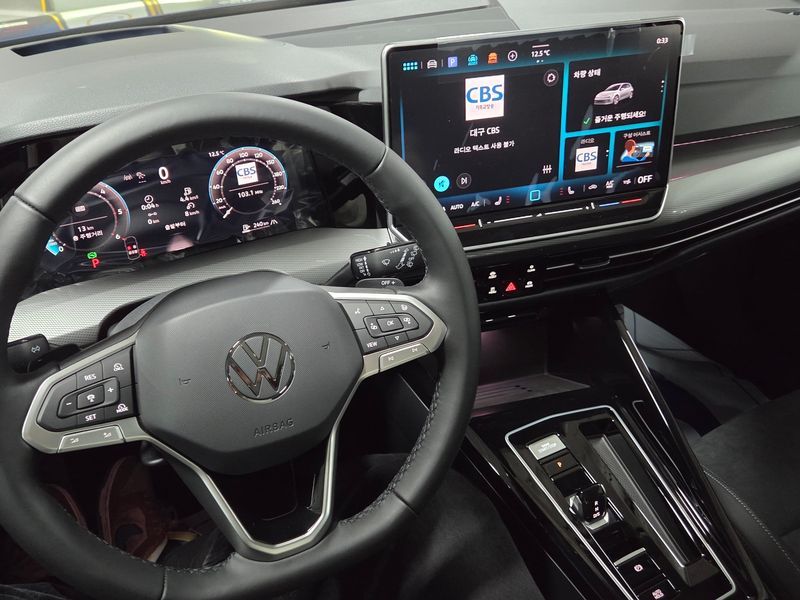 2026 Volkswagen Golf 2.0 TDI Prestige photo 9
