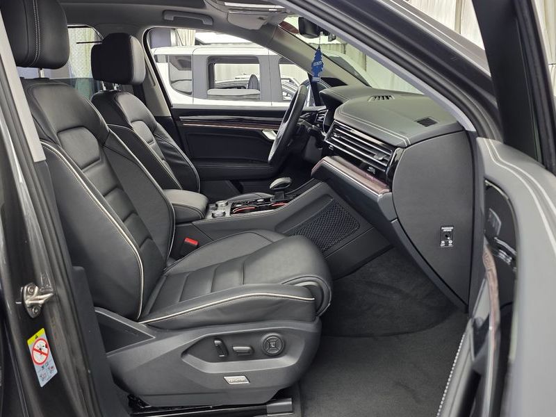 2026 Volkswagen Touareg 3.0 TDI Prestige photo 11