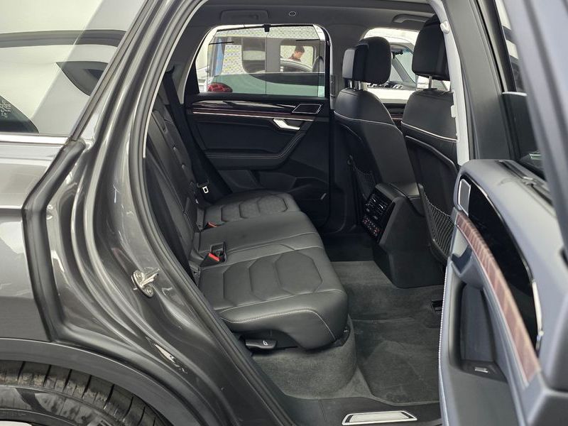 2026 Volkswagen Touareg 3.0 TDI Prestige photo 12