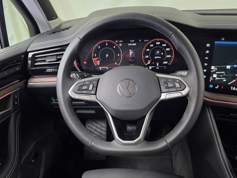 2026 Volkswagen Touareg 3.0 TDI Prestige photo 13