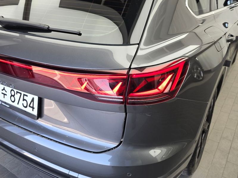 2026 Volkswagen Touareg 3.0 TDI Prestige photo 23