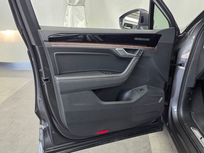 2026 Volkswagen Touareg 3.0 TDI Prestige photo 24