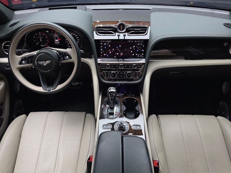 2024 Bentley Bentayga 4.0 V8 EWB First Edition photo 7