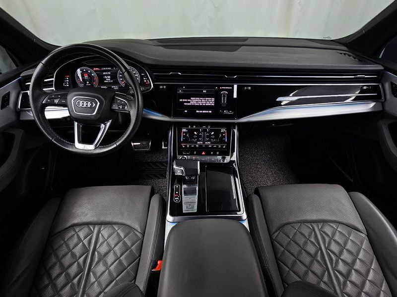 2021 Audi Q7 55 TFSI Quattro Premium photo 7
