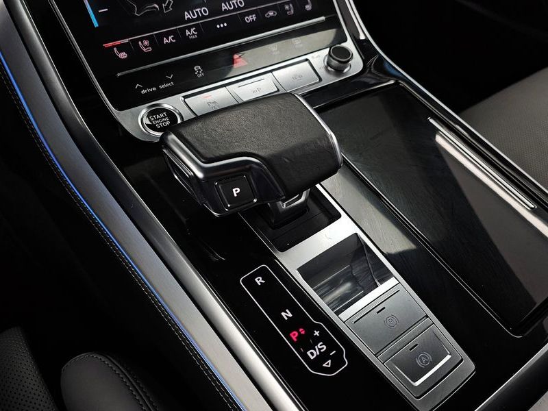 2021 Audi Q7 55 TFSI Quattro Premium photo 9