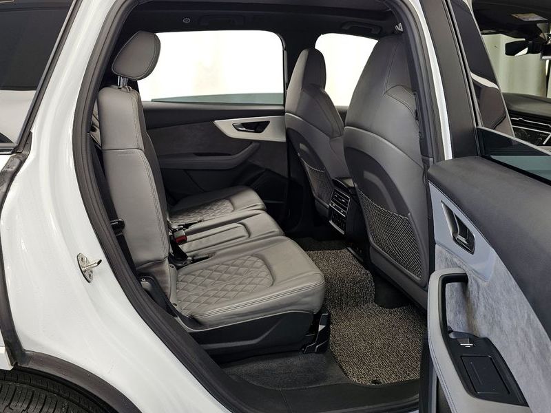2021 Audi Q7 55 TFSI Quattro Premium photo 12