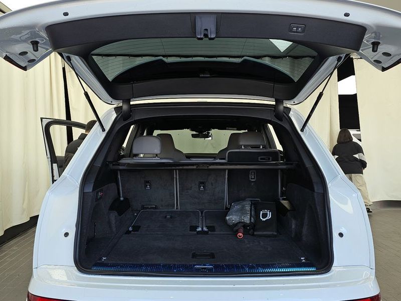2021 Audi Q7 55 TFSI Quattro Premium photo 20