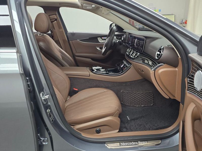 2019 Mercedes-Benz E-Class E450 4MATIC Exclusive photo 11