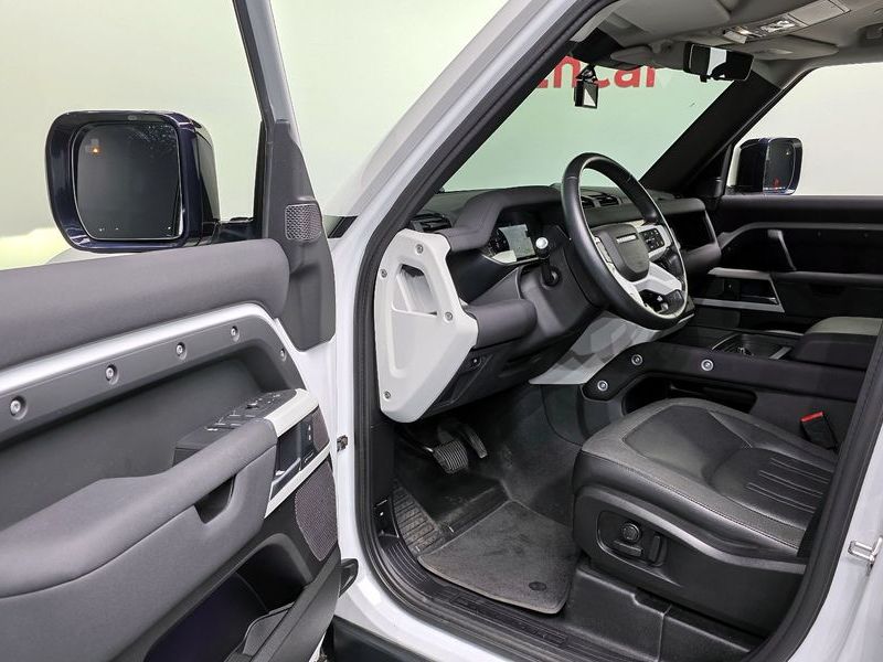2020 Land Rover Defender 110 D240 SE photo 11