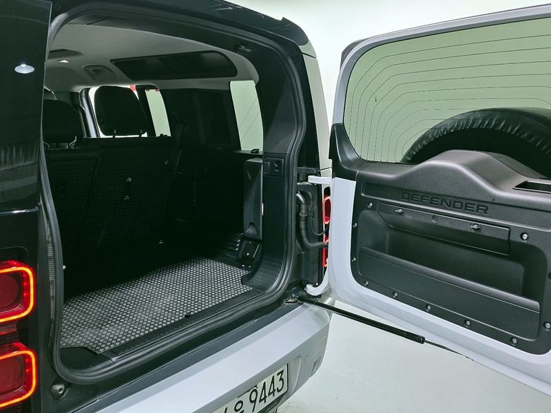 2020 Land Rover Defender 110 D240 SE photo 20