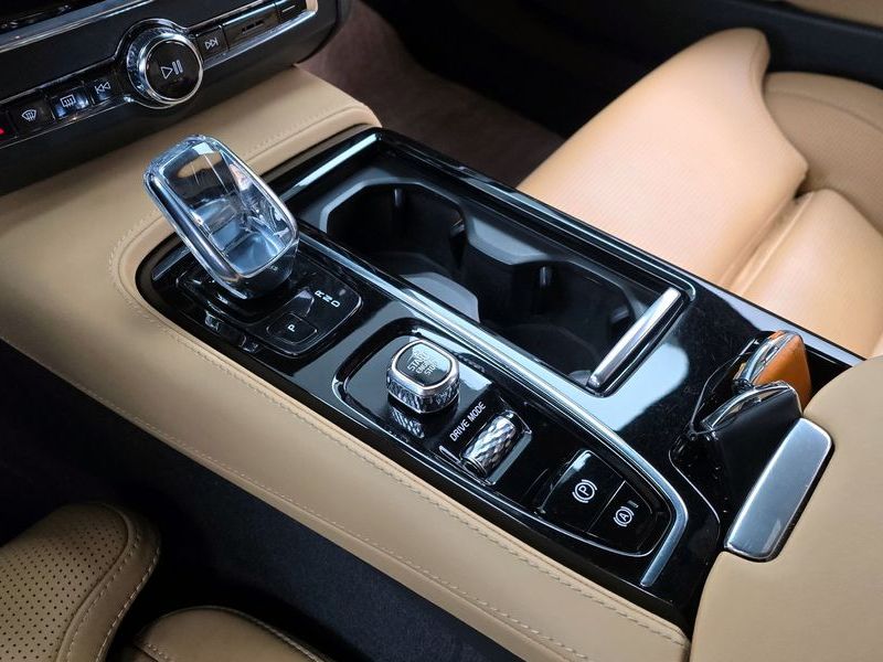 2021 Volvo S90 T8 AWD Inscription photo 9