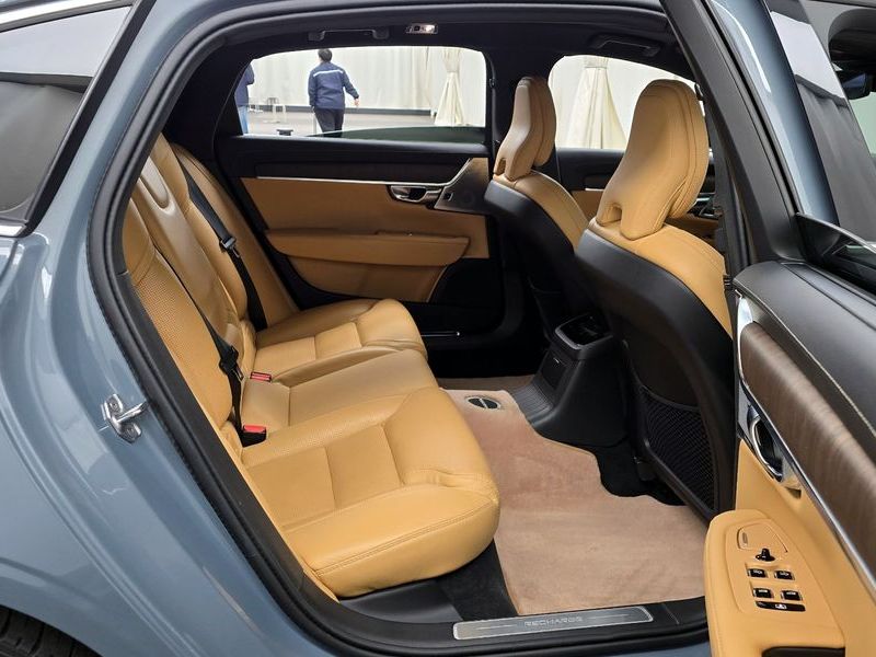 2021 Volvo S90 T8 AWD Inscription photo 12