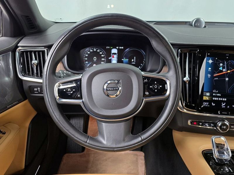 2021 Volvo S90 T8 AWD Inscription photo 13