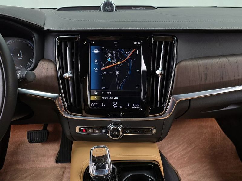 2021 Volvo S90 T8 AWD Inscription photo 14