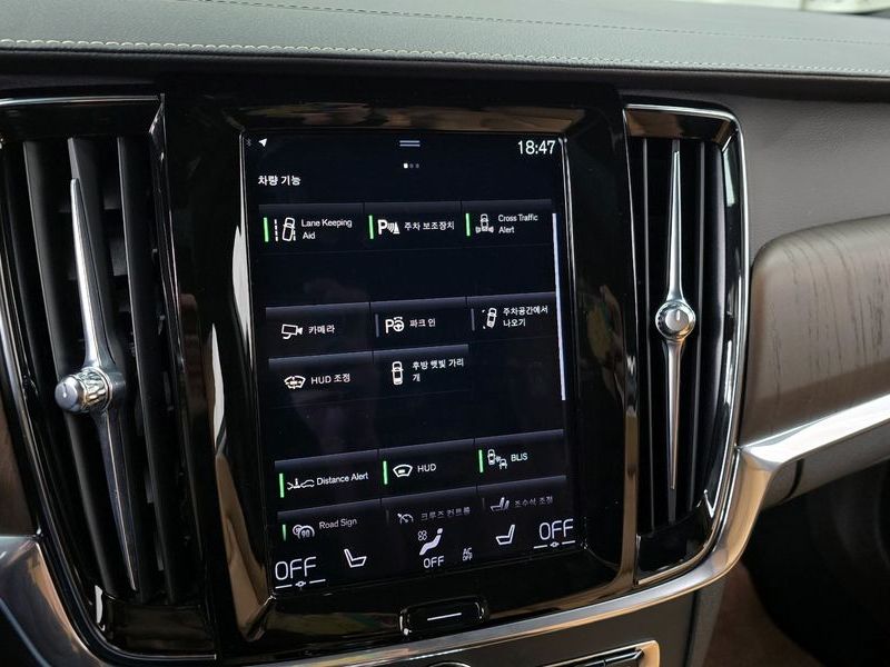 2021 Volvo S90 T8 AWD Inscription photo 16