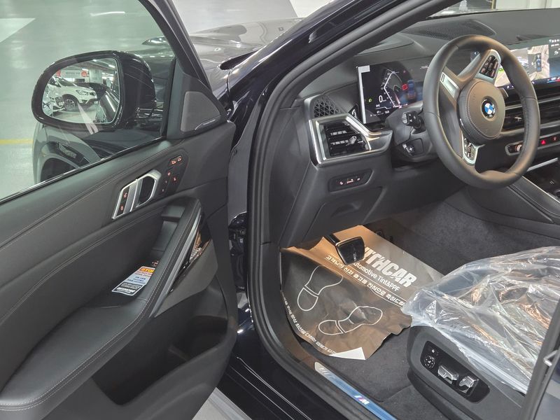 2026 BMW X6 xDrive40i M Sport photo 8