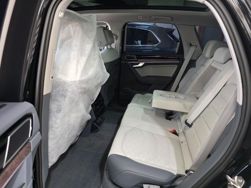 2026 Volkswagen Touareg 3.0 TDI Prestige photo 9