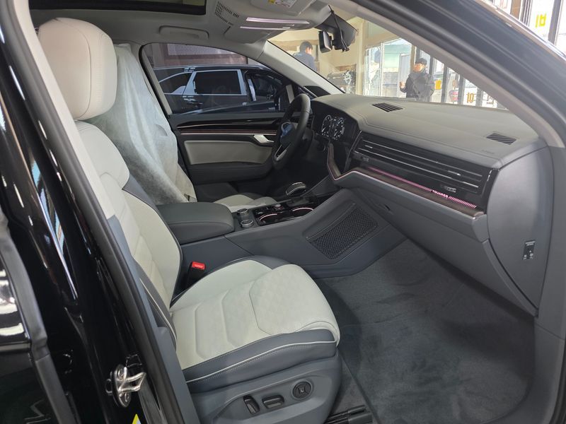 2026 Volkswagen Touareg 3.0 TDI Prestige photo 11