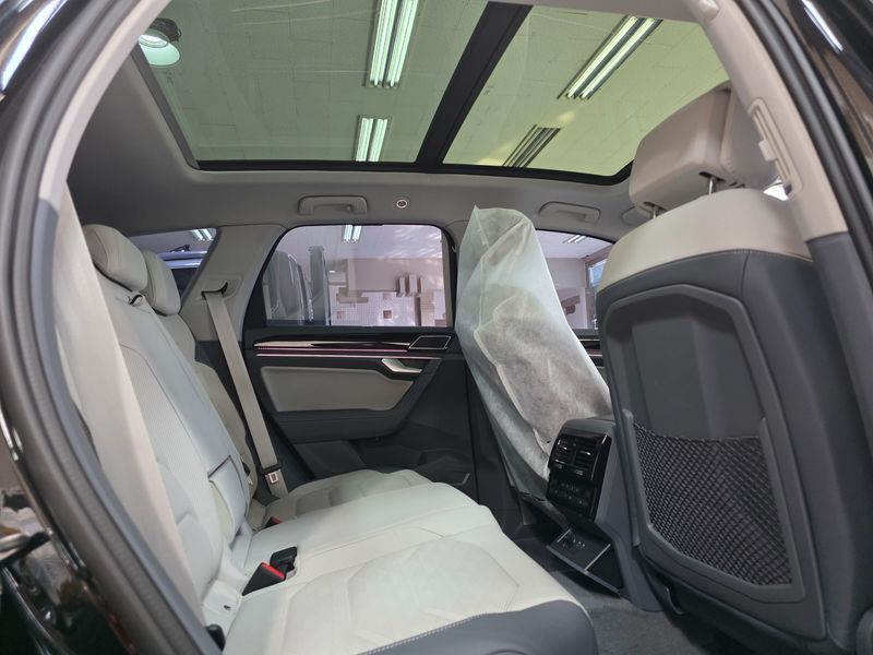 2026 Volkswagen Touareg 3.0 TDI Prestige photo 12