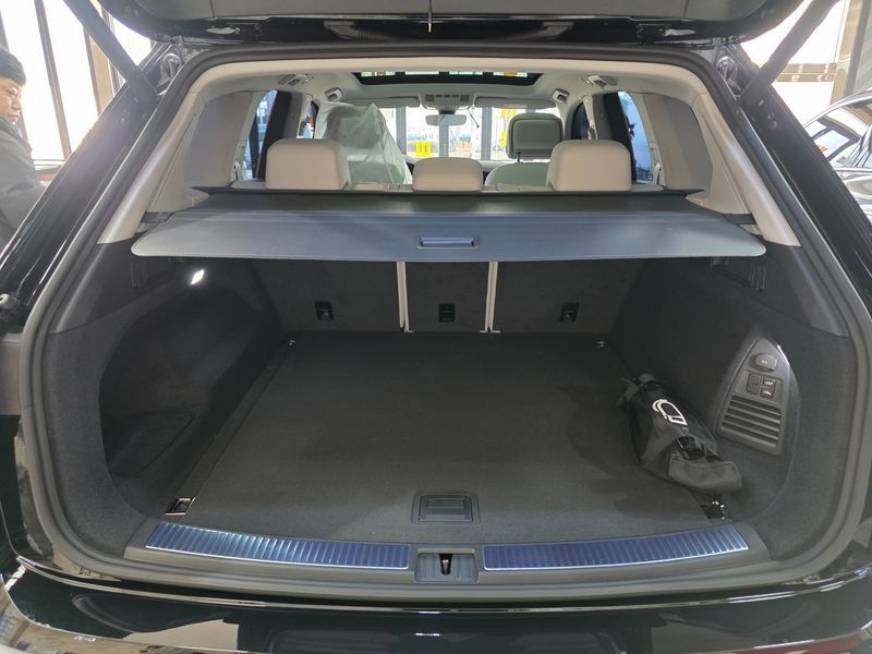 2026 Volkswagen Touareg 3.0 TDI Prestige photo 13