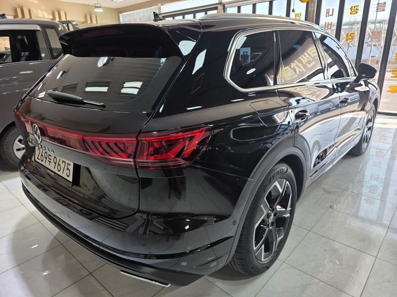 2026 Volkswagen Touareg 3.0 TDI Prestige photo 16