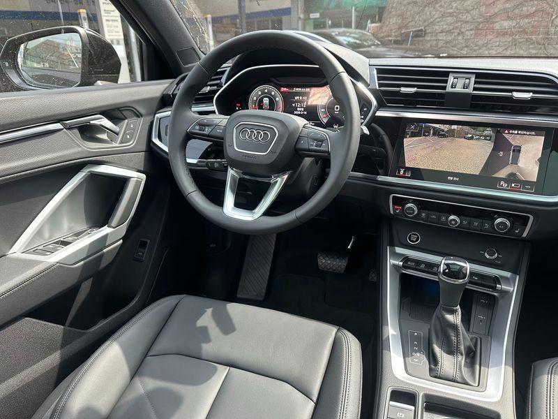 2026 Audi Q3 40 TFSI Quattro Premium photo 12