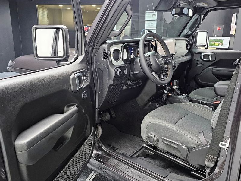 2024 Jeep Wrangler 2.0 Sport S 4Door photo 11
