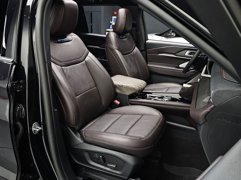2025 Ford Explorer 2.3 Platinum 4WD photo 10