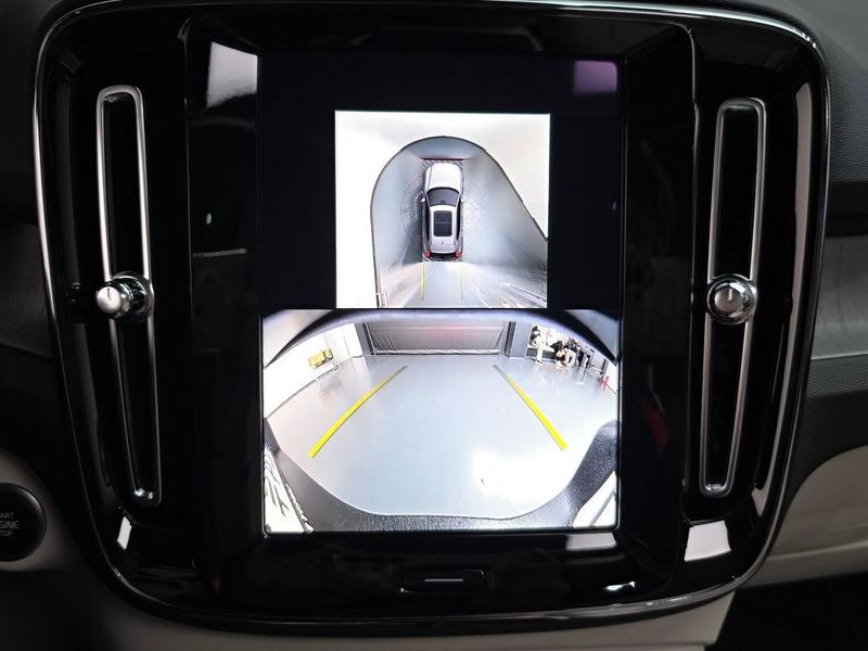 2026 Volvo XC40 B4 Ultra Dark photo 15