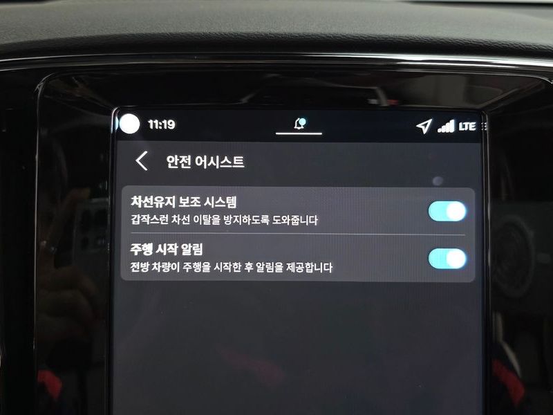 2026 Volvo XC40 B4 Ultra Dark photo 16