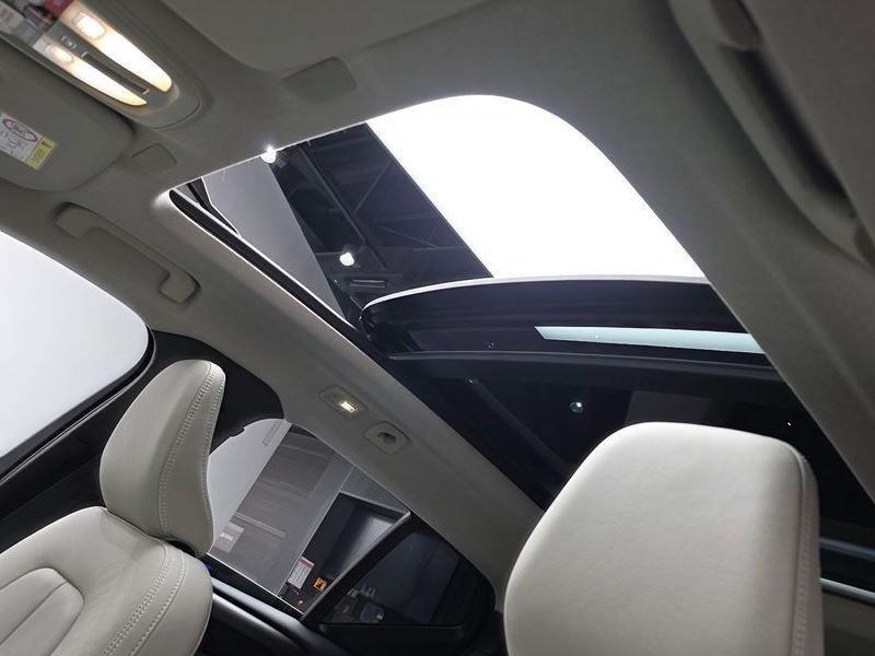 2026 Volvo XC40 B4 Ultra Dark photo 19