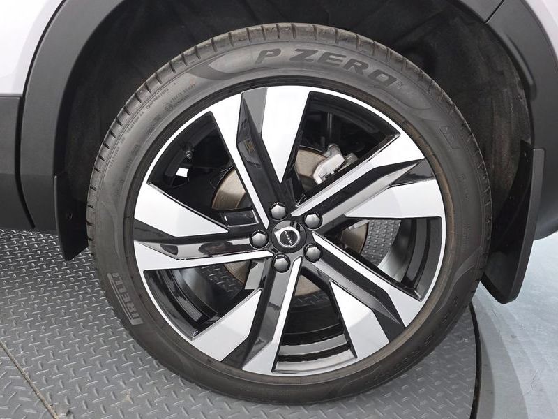 2026 Volvo XC40 B4 Ultra Dark photo 21
