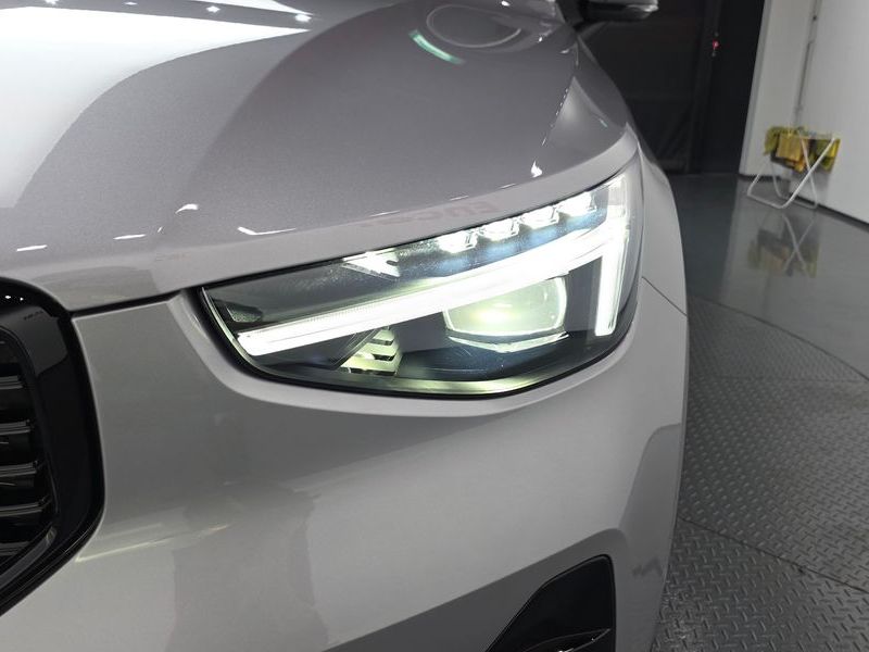 2026 Volvo XC40 B4 Ultra Dark photo 22