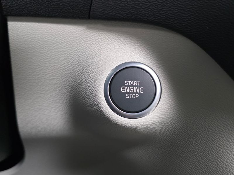 2026 Volvo XC40 B4 Ultra Dark photo 27