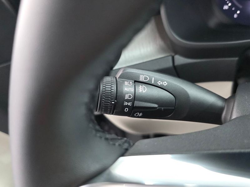 2026 Volvo XC40 B4 Ultra Dark photo 28