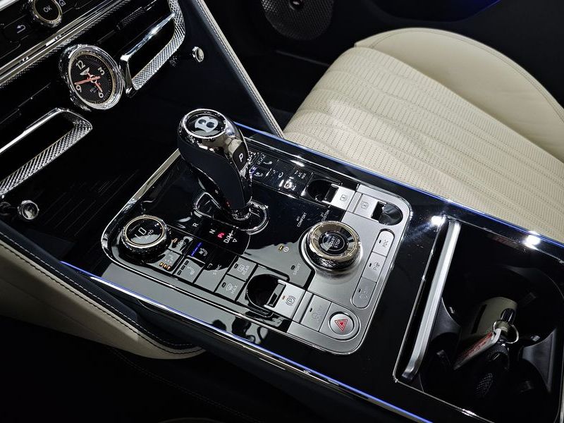 2024 Bentley Flying Spur 4.0 Azure photo 9