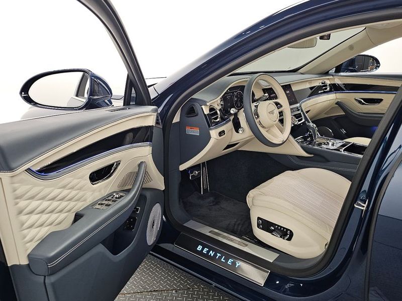 2024 Bentley Flying Spur 4.0 Azure photo 10